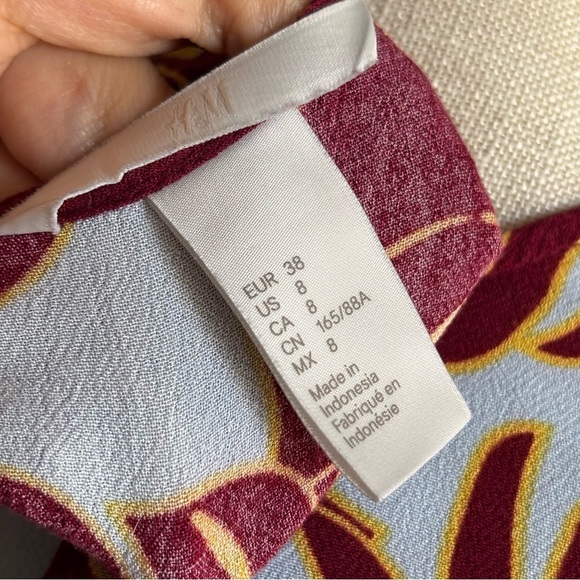 H&M tropical floral print blouse Size 8 - Picture 5 of 5